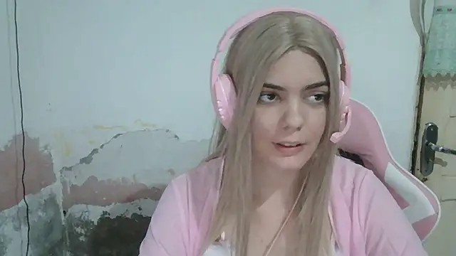 Snapshot of Angel_Ristoww chatting on June 2026 02:50:01 AM Angel Ristoww online show from June 2026 02:50:01 AM