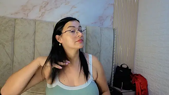 Snapshot of JuliaFerrer chatting on May 2026 05:29:02 AM JuliaFerrer online show from May 2026 05:29:02 AM