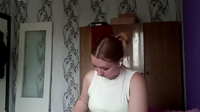 RaeannRoewe online show from May 2026 12:11:01 PM