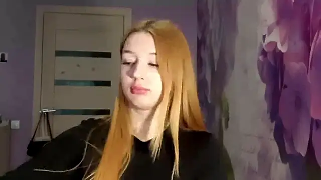RaeannRoewe online show from May 2026 12:11:01 PM