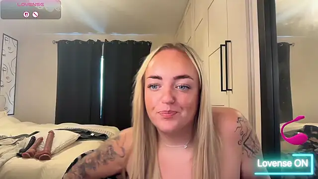 CurvyWetWife online show from June 2026 11:33:02 AM