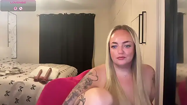CurvyWetWife online show from June 2026 07:47:01 AM