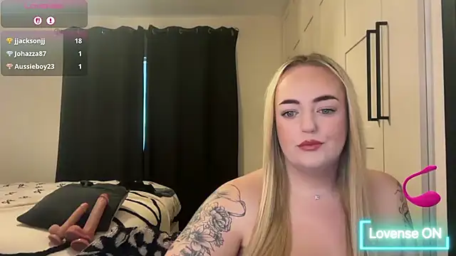 Snapshot of CurvyWetWife chatting on May 2026 06:42:02 AM CurvyWetWife online show from May 2026 06:42:02 AM