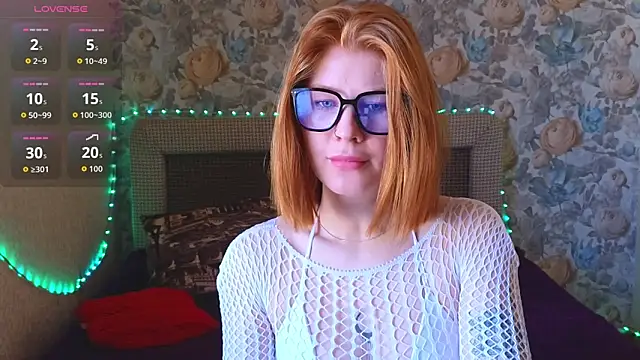 Snapshot of Juli_Ginger chatting on June 2026 06:03:02 AM Juli Ginger online show from June 2026 06:03:02 AM