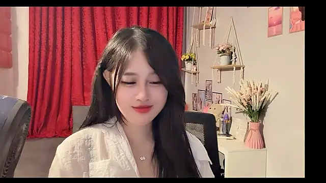 Bee-Cherry online show from June 2026 06:41:02 PM