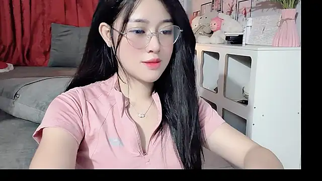 Snapshot of Bee-Cherry chatting on May 2026 06:08:01 AM Bee-Cherry online show from May 2026 06:08:01 AM