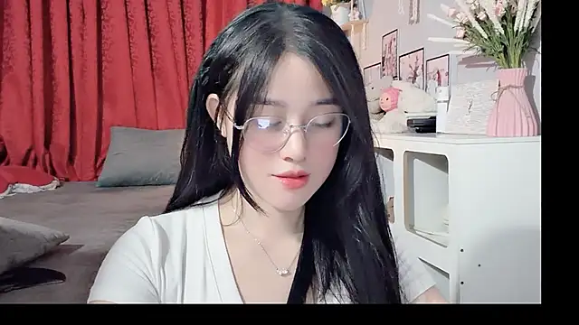 Snapshot of Bee-Cherry chatting on May 2026 05:59:02 AM Bee-Cherry online show from May 2026 05:59:02 AM