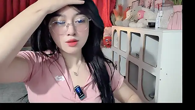 Snapshot of Bee-Cherry chatting on May 2026 05:38:01 AM Bee-Cherry online show from May 2026 05:38:01 AM