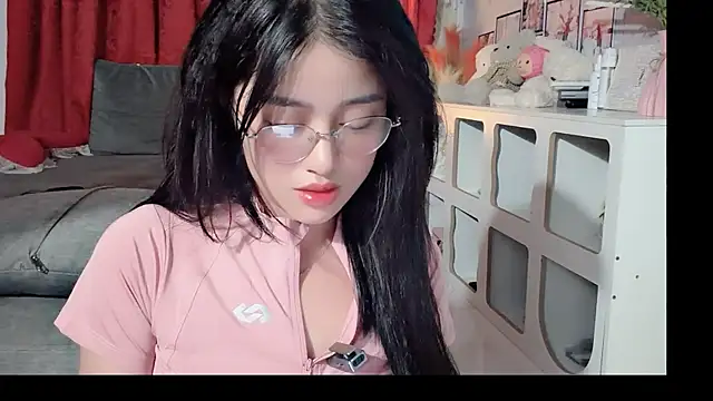 Snapshot of Bee-Cherry chatting on May 2026 05:33:01 PM Bee-Cherry online show from May 2026 05:33:01 PM