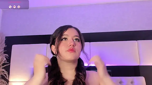 Snapshot of SummerLuna chatting on May 2026 04:12:02 AM SummerLuna online show from May 2026 04:12:02 AM