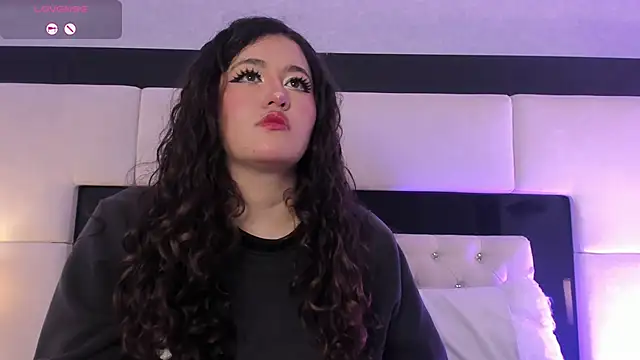 Snapshot of SummerLuna chatting on June 2026 04:12:01 AM SummerLuna online show from June 2026 04:12:01 AM