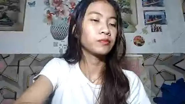 Snapshot of DeeannGunby chatting on July 2026 04:07:01 PM DeeannGunby online show from July 2026 04:07:01 PM