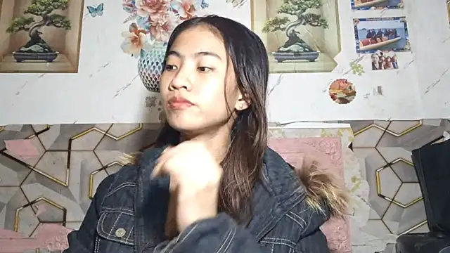 Snapshot of DeeannGunby chatting on July 2026 04:19:01 PM DeeannGunby online show from July 2026 04:19:01 PM