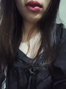 Linh-Anhh online show from May 2026 08:37:01 PM