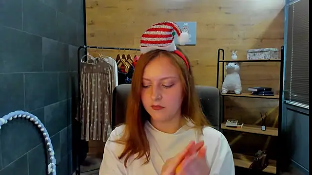 LauraaJohnson online show from May 2026 01:29:01 PM