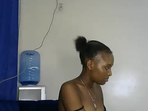 Snapshot of Sexy_strawberina chatting on May 2026 02:44:02 PM Sexy strawberina online show from May 2026 02:44:02 PM