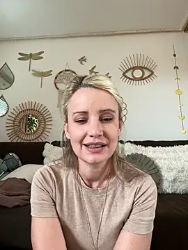 Lilygreen1 online show from May 2026 09:16:02 AM