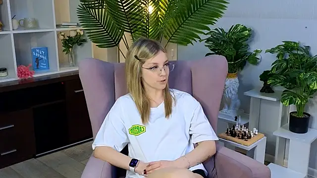 NovaOliphant online show from May 2026 08:32:01 AM