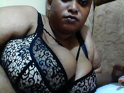 Snapshot of Pretty_sandrah chatting on May 2026 06:15:02 PM Pretty sandrah online show from May 2026 06:15:02 PM