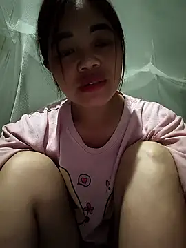 Snapshot of Emma-sin chatting on June 2026 01:43:02 PM Emma-sin online show from June 2026 01:43:02 PM