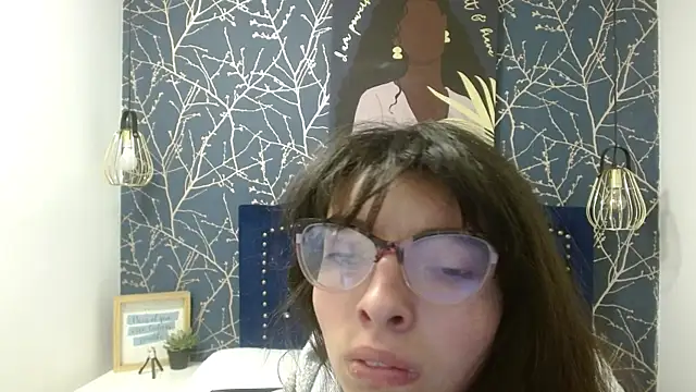 Snapshot of Allyshon_ chatting on May 2026 08:25:01 PM Allyshon online show from May 2026 08:25:01 PM