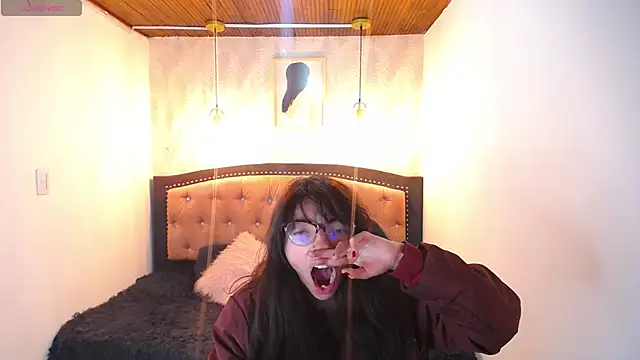 Snapshot of Allyshon_ chatting on June 2026 07:57:01 PM Allyshon online show from June 2026 07:57:01 PM