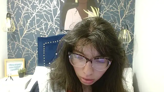 Snapshot of Allyshon_ chatting on May 2026 07:43:02 PM Allyshon online show from May 2026 07:43:02 PM