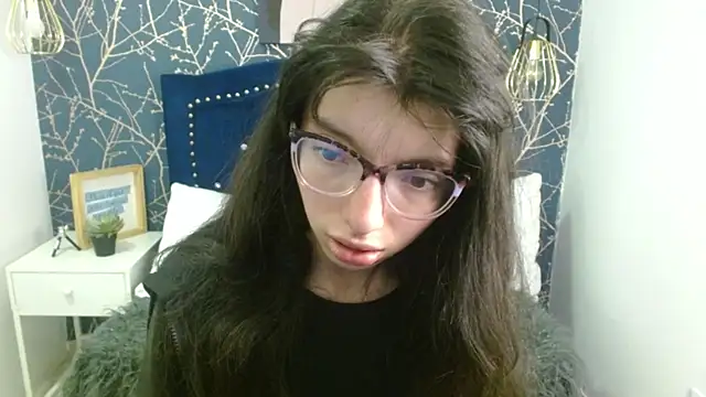 Snapshot of Allyshon_ chatting on May 2026 07:57:02 PM Allyshon online show from May 2026 07:57:02 PM