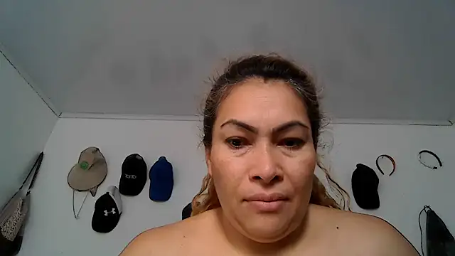 Snapshot of Layla-Astrum chatting on May 2026 12:46:01 PM Layla-Astrum online show from May 2026 12:46:01 PM