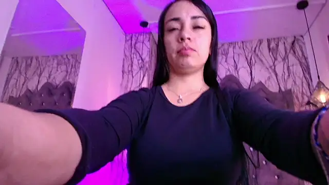 Queen Nyxx online show from June 2026 02:33:01 AM