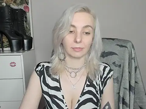 velvetanne online show from June 2026 06:45:01 AM