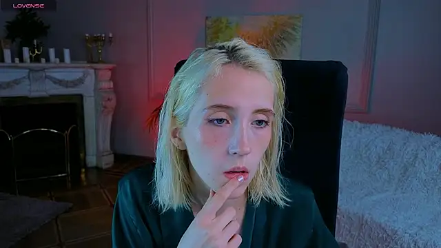 Snapshot of Elen__Moore chatting on June 2026 05:12:01 AM Elen Moore online show from June 2026 05:12:01 AM