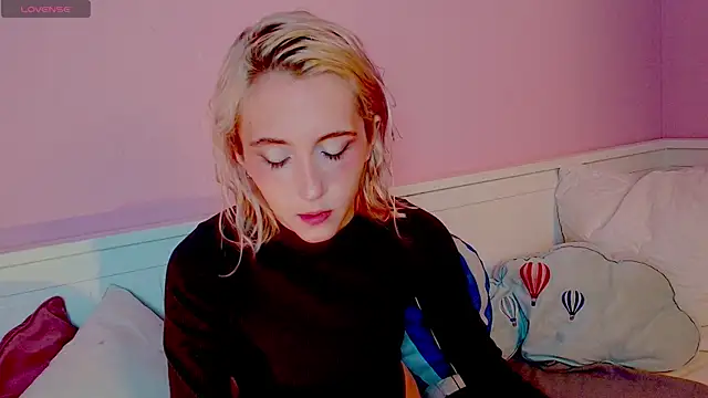 Snapshot of Elen__Moore chatting on July 2026 05:27:01 AM Elen Moore online show from July 2026 05:27:01 AM