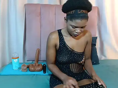 Snapshot of Tianaah chatting on June 2026 06:24:01 AM Tianaah online show from June 2026 06:24:01 AM