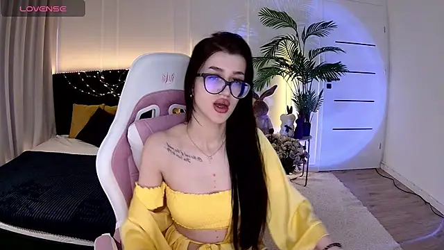 Snapshot of Ariella_Me chatting on June 2026 07:06:02 AM Ariella Me online show from June 2026 07:06:02 AM