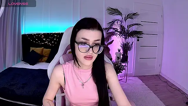Snapshot of Ariella_Me chatting on June 2026 06:24:02 AM Ariella Me online show from June 2026 06:24:02 AM