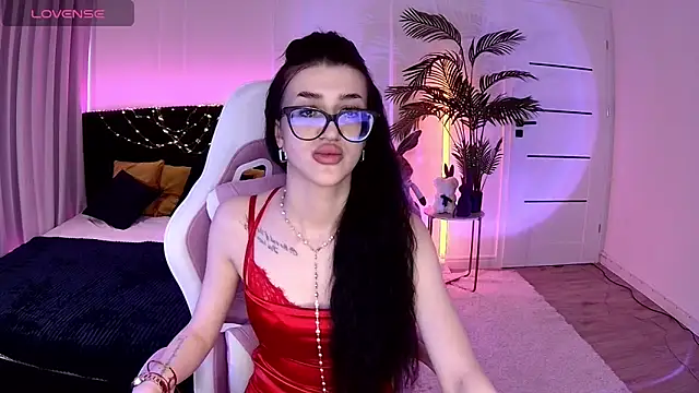 Snapshot of Ariella_Me chatting on June 2026 06:34:01 AM Ariella Me online show from June 2026 06:34:01 AM