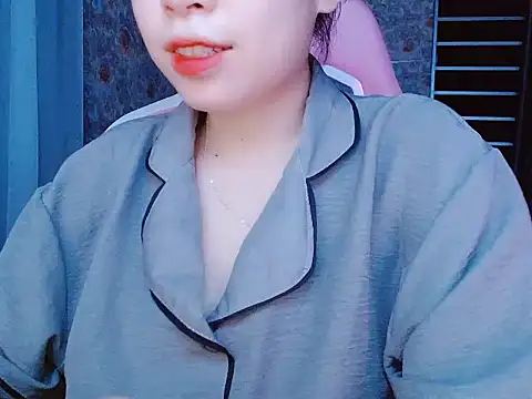 Julie Ulie online show from May 2026 02:24:02 PM