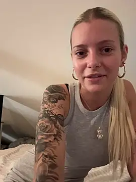 Snapshot of AnnaCherie chatting on May 2026 10:05:01 PM AnnaCherie online show from May 2026 10:05:01 PM