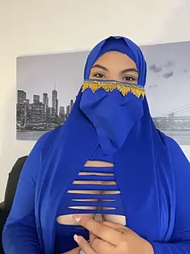 Amira 002 online show from May 2026 01:19:01 PM