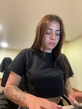 Hanna Cruz  online show from June 2026 04:29:01 PM
