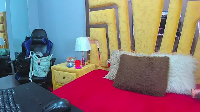 VikyThomsonn online show from July 2026 12:57:02 PM