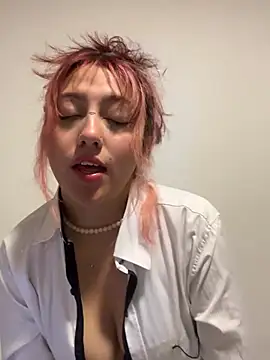 Emma Cut online show from May 2026 11:10:01 PM