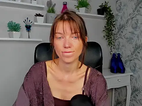 Snapshot of KiraBliss28 chatting on June 2026 05:40:02 AM KiraBliss28 online show from June 2026 05:40:02 AM
