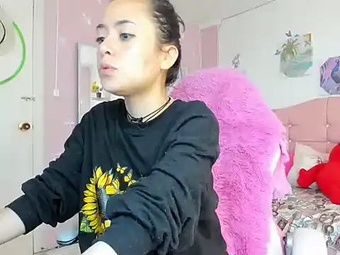 ivyyemerald  online show from May 2026 01:32:01 PM