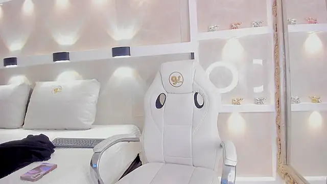 juliana smithh online show from June 2026 03:03:02 AM