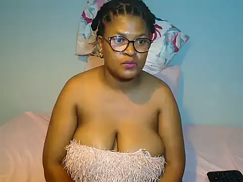 Snapshot of CandyYumsAerolaXX chatting on May 2026 07:12:01 PM CandyYumsAerolaXX online show from May 2026 07:12:01 PM