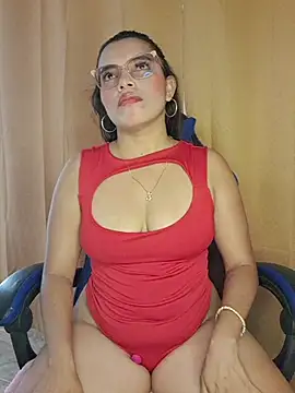 Estrella em online show from May 2026 06:17:02 PM