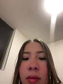 Snapshot of bellaroch chatting on May 2026 12:38:02 AM bellaroch online show from May 2026 12:38:02 AM