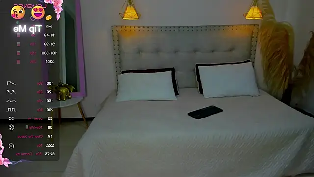 Snapshot of cristal_wom chatting on May 2026 08:05:02 PM cristal wom online show from May 2026 08:05:02 PM